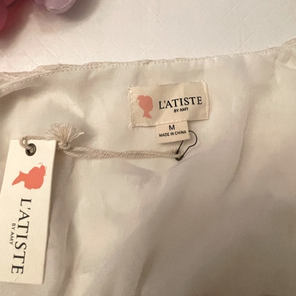 Medium size Jumper by L’atiste in a Lacey ivory coloured finish with belt straps - Picture 8 of 9